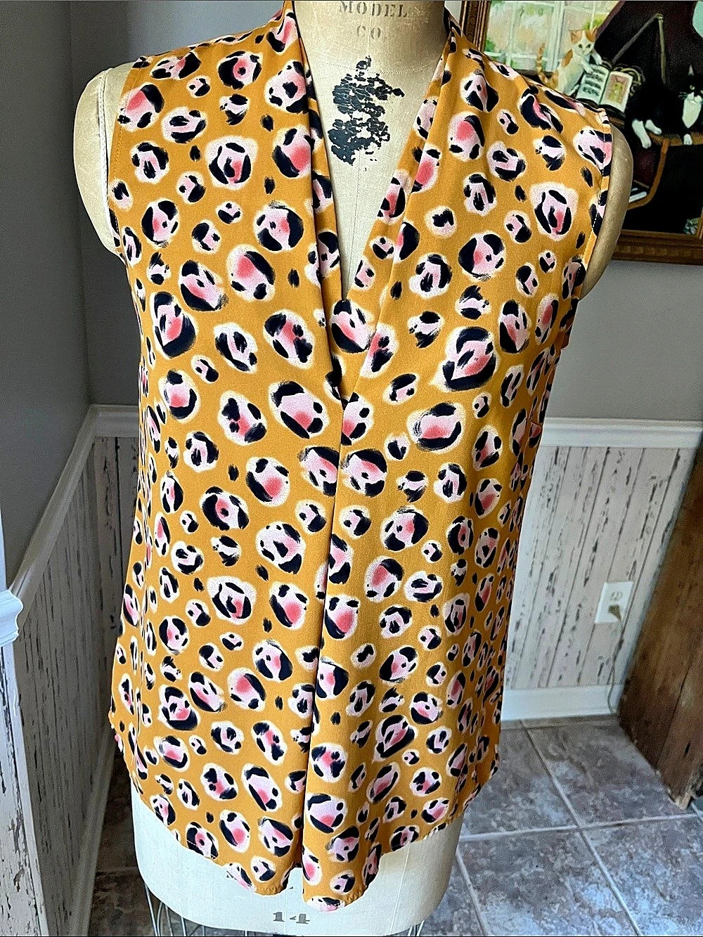Cabi Animal Print Sleeveless Blouse in Yellow Size Small